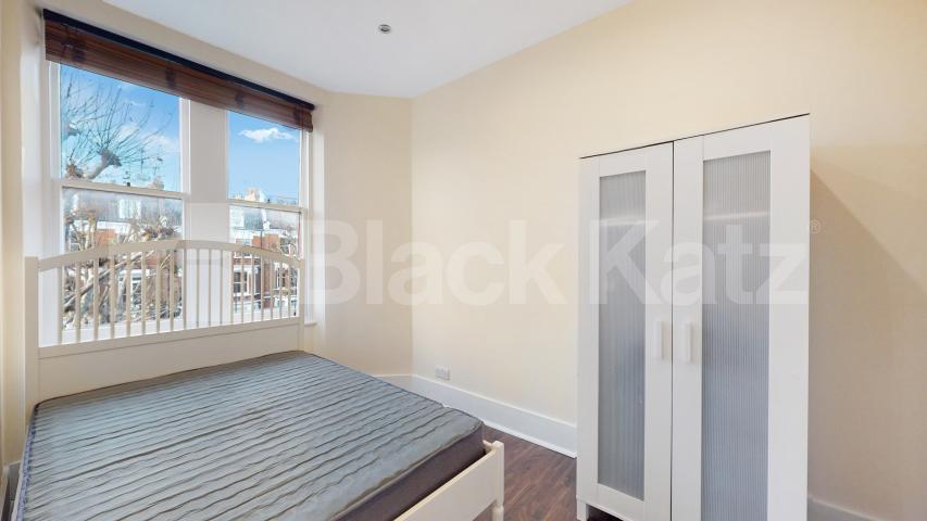 Modern one bed set within a large period house mins to tube and shops Sutherland Avenue, Maida Vale